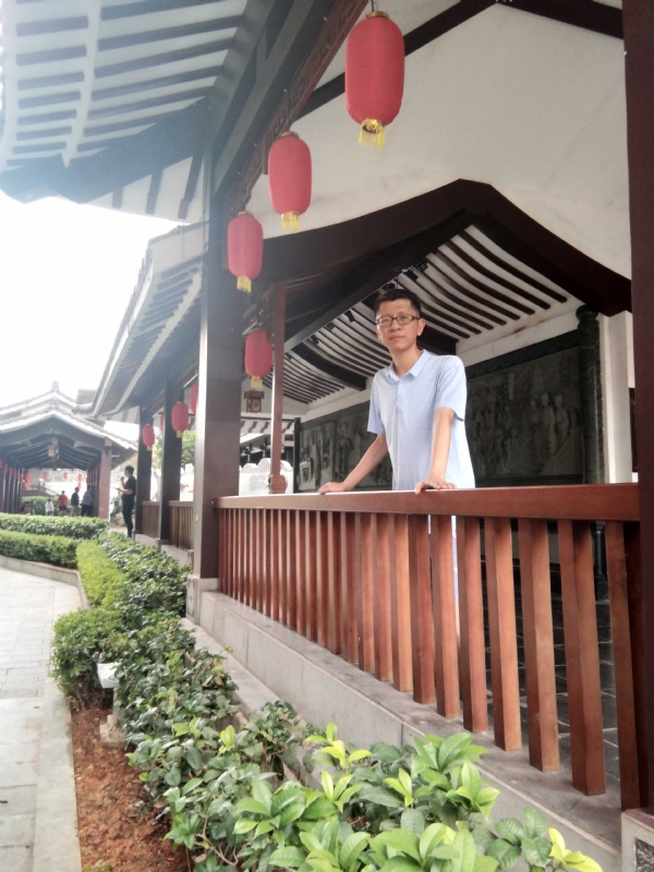 lijian的第一张照片--百色相亲服务中心
