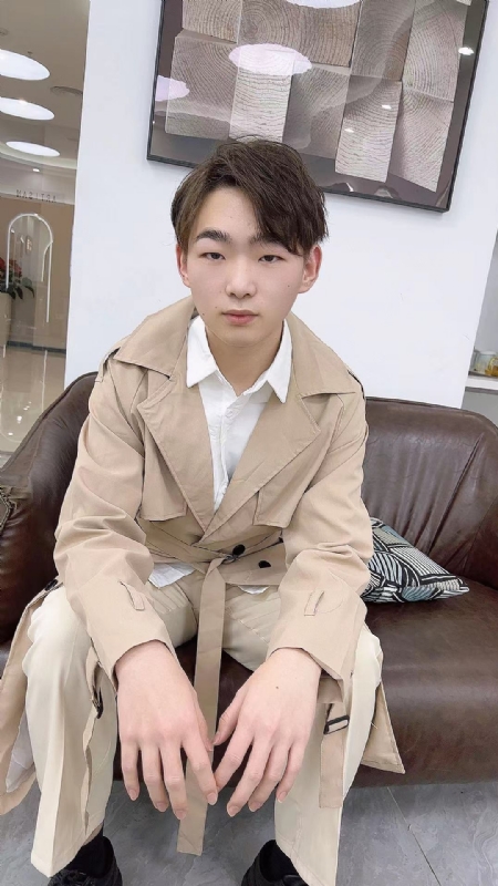 啊哲的第一张照片--百色相亲服务中心